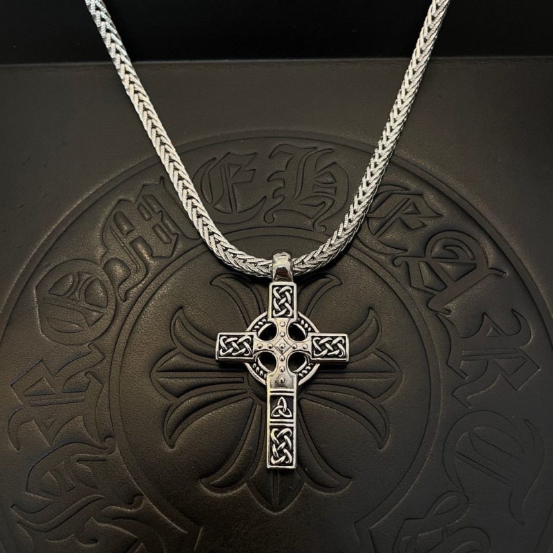Ch*0me He**ts necklaces